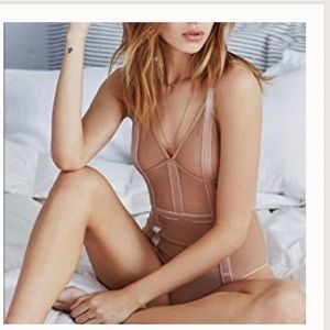 ISO SIZE SMALL LA HEARTS NUDE BODYSUIT ❤️❤️❤️